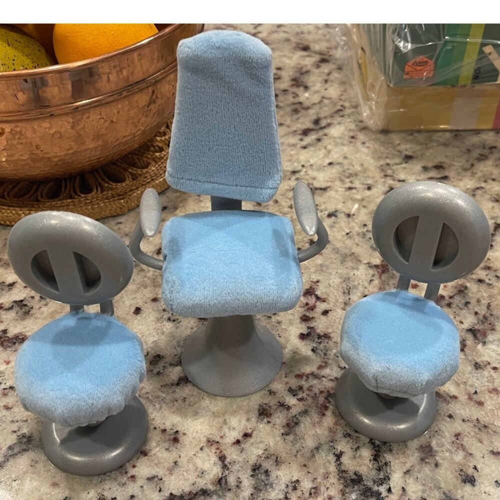 Bratz Sylin' Salon'N' Spa 3pc Light Blue Chairs Gray Base